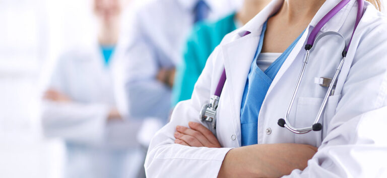 Attractive Female Doctor In Front Of Medical Group - Contabilidade em Goiânia - GO | Oritec Contabilidade